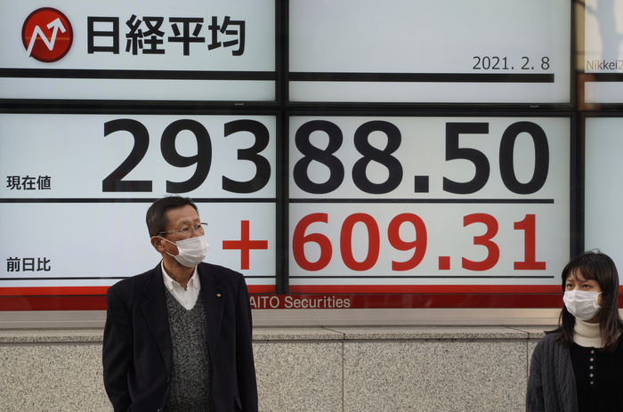 Borsa: bene Asia con petrolio e vaccini, forte Hong Kong