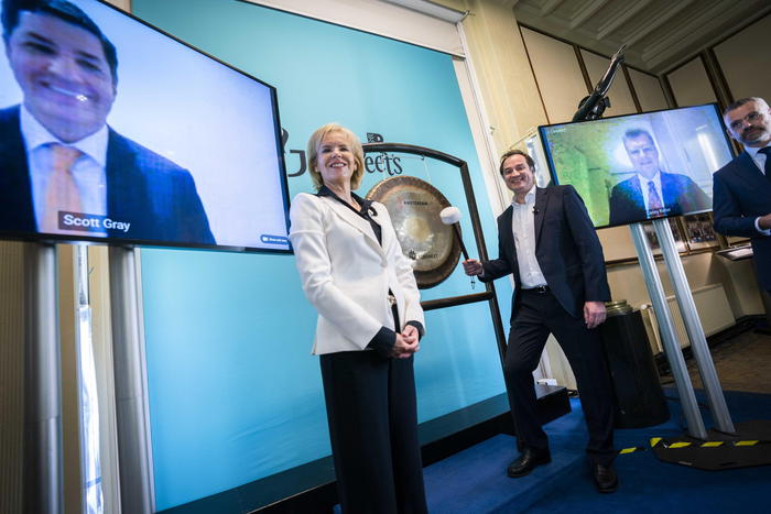 Borsa: Europa apre positiva, Parigi +0,3%, Londra +0,17%