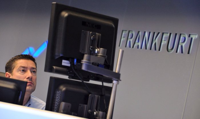 Borsa: Europa chiude contrastata, Parigi +0,9%, Londra -0,22%