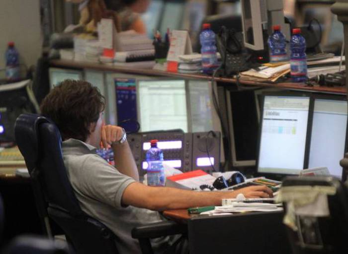 Borsa: Milano chiude in ribasso (-0,93%)