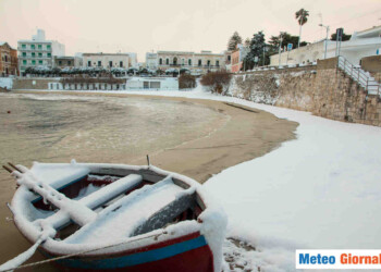 Bufere di neve fino in spiaggia, video. Si tratta dell’Adriatic Effect Snow