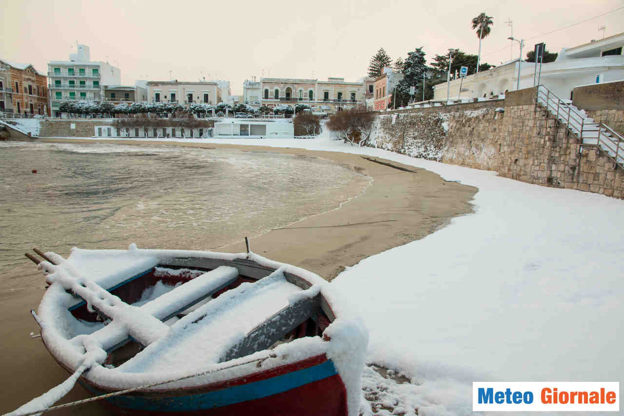 Neve sulla spiaggia, immagine di repertorio