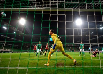 Bundesliga, Werder Brema-Eintracht 2-1: non basta André Silva, Var show
