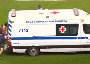 Carmo, infortunio shock e ambulanza spinta dai calciatori