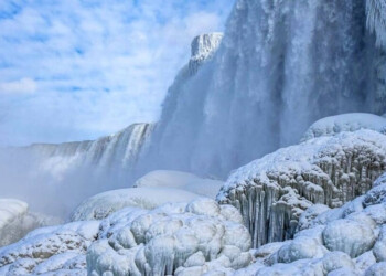 Cascate del Niagara congelate. Lo spettacolo è fiabesco, il video