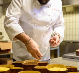 Colomba, pastiera, grembiule o un’esperienza firmata Cannavacciuolo? Le sorprese di Pasqua sono già online nello shop di Antonino