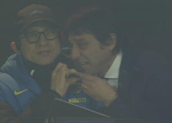 Conte furioso anche in tribuna: ecco la foto che impazza sul web