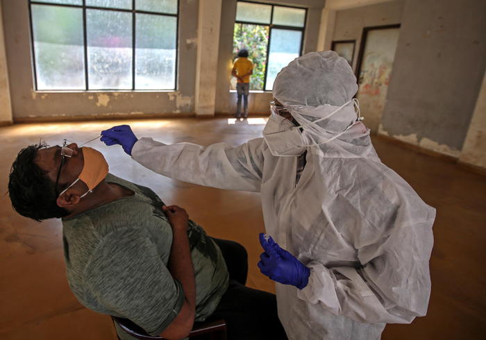 Covid: calo casi nel mondo per sesta settimana consecutiva