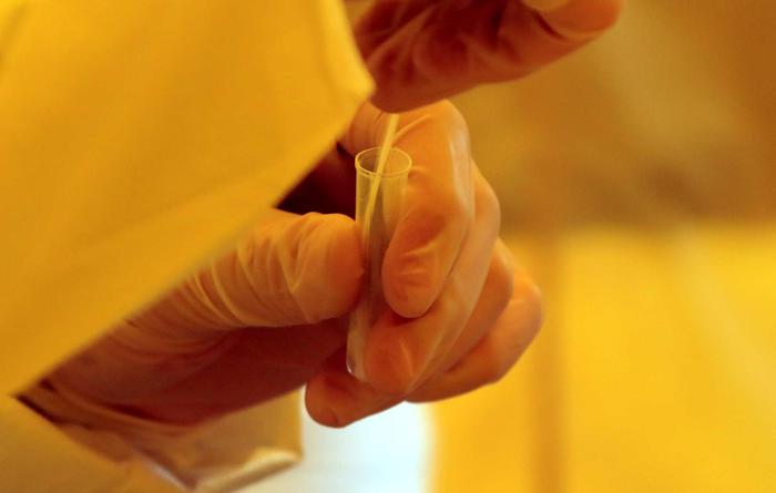 Covid: calo positivi e vittime,ma oltre 75 mila test in meno