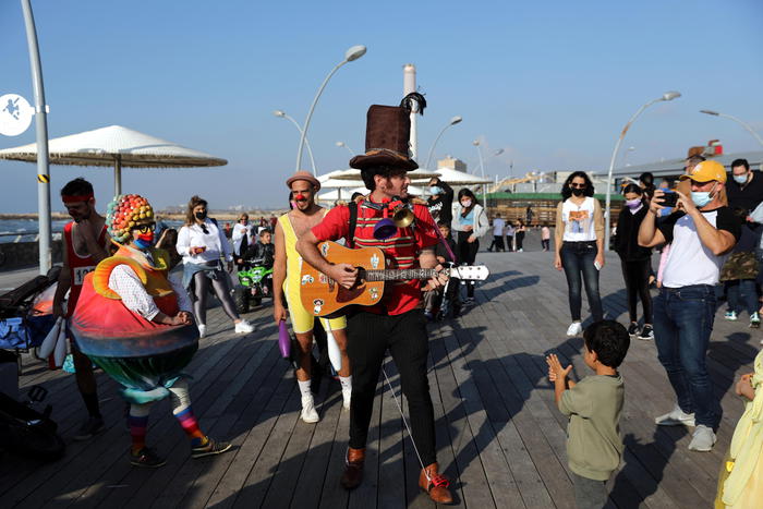 Covid: Israele, carnevale ebraico con coprifuoco notturno