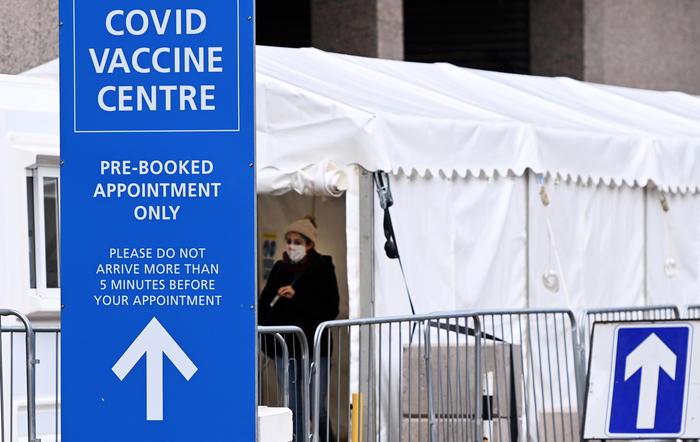 Covid: ministro Gb, vaccinati un adulto su tre