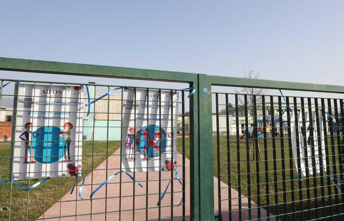 Covid: nuovo balzo positivi, 16.424. Le vittime sono 318. Boom di contagi a Brescia