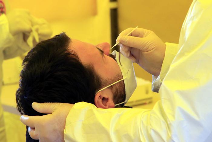 Covid,nuovo balzo positivi con oltre 340 mila test,318 morti