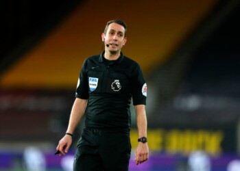 Daily Mail: "Multe per gli arbitri della Premier League"