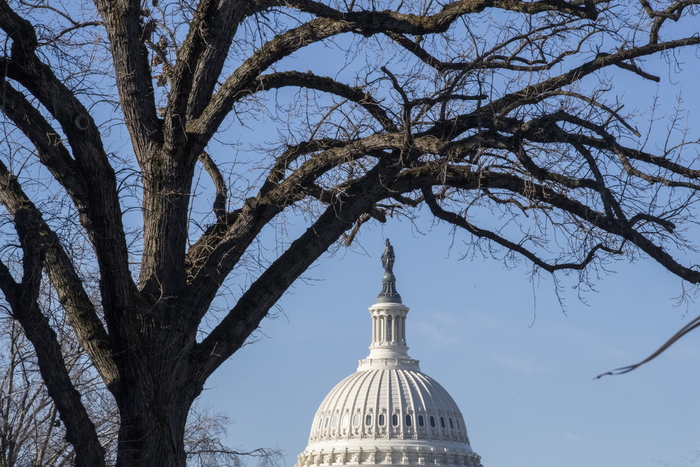 Difesa Trump, l’impeachment è teatro politico