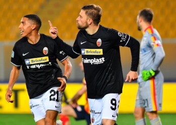 Dionisi da sogno, l’Ascoli rimonta 2-1 il Lecce. Mancosu sbaglia un rigore