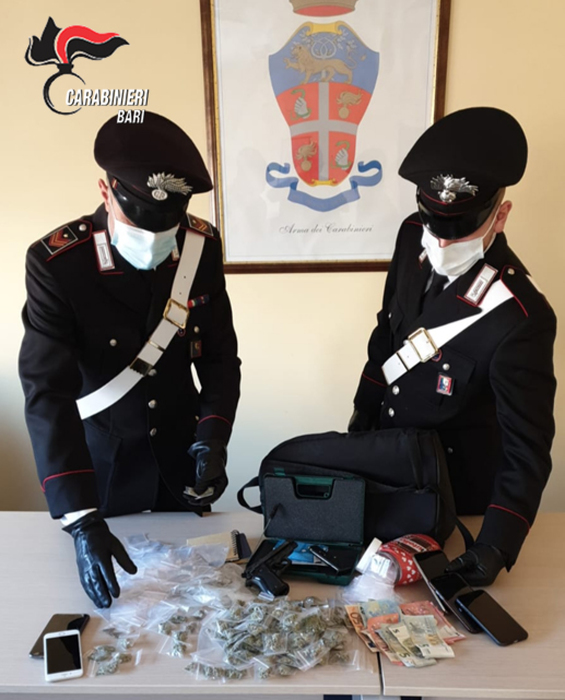 Droga: madri e figli spacciatori a Trani, minorenne corriere