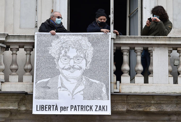 Egitto, i media evocano altri 45 giorni carcere per Zaki