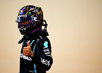 F1, Hamilton rinnova con Mercedes: “Entusiasta di continuare qui”
