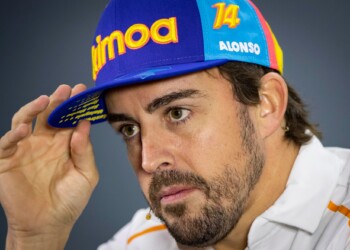 F1, incidente per Alonso: il pilota operato per la mandibola fratturata