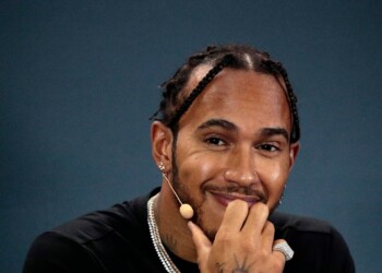 F1, Mercedes dopo il rinnovo di Hamilton: “Non ha diritto di veto”