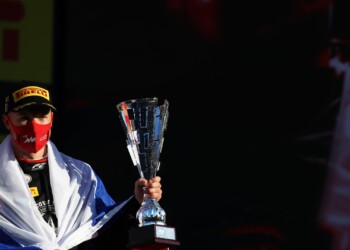 F1: multa a Nikita Mazepin per mancato rispetto del rosso al semaforo