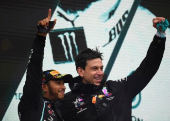 F1, Ralf Schumacher: “Un po’ imbarazzante che Hamilton non abbia ancora firmato”