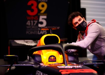 F1, Red Bull: presentata la nuova RB16 per il 2021