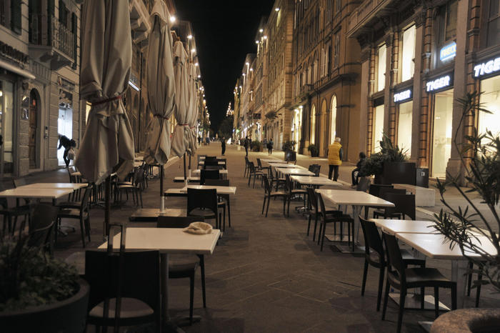 Inps, +243.000 contratti stabili 11 mesi, crollo precari