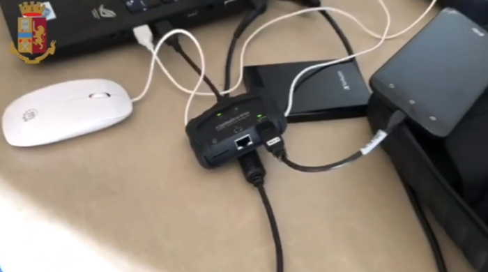 Istigava a suicidio, oscurato profilo Tik Tok di influencer