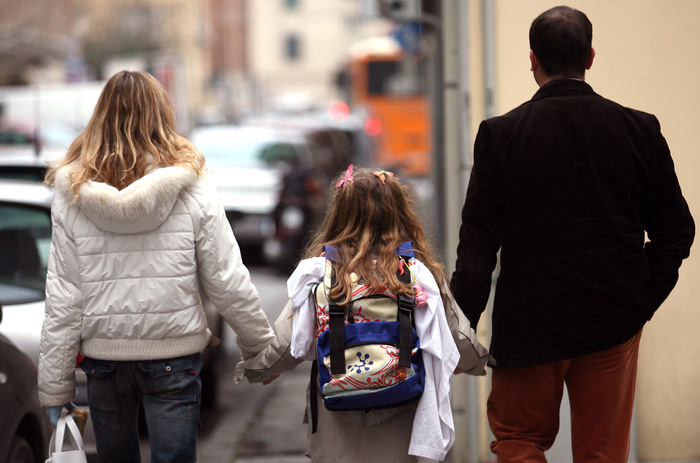 La Consulta: “Il cognome del padre è retaggio patriarcale, basta disparità”