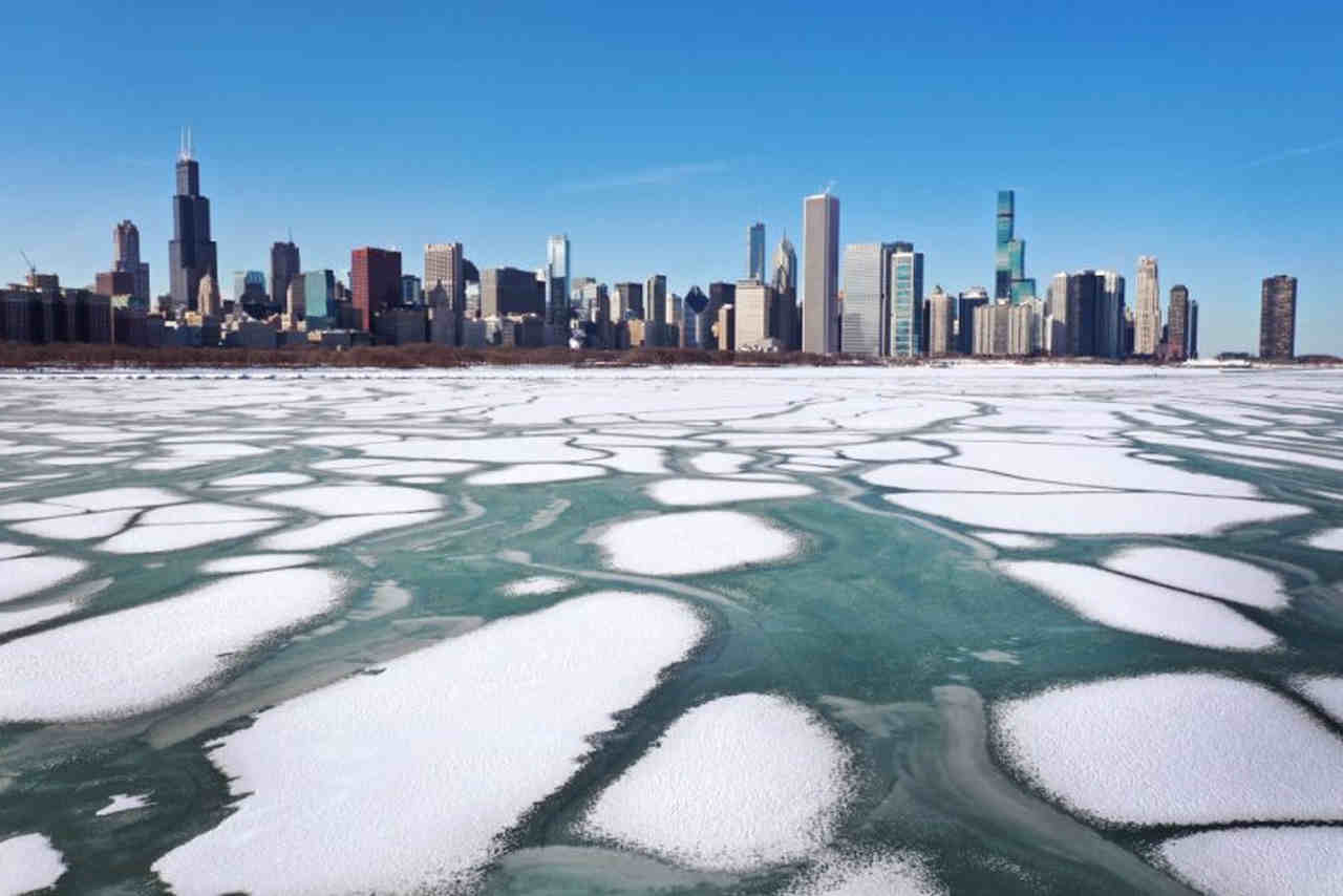 Inizia a rompersi il ghiaccio sui Grandi Laghi congelati