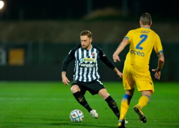 L’Ascoli ringrazia Dionisi: l’ex più atteso riacciuffa il Frosinone su rigore