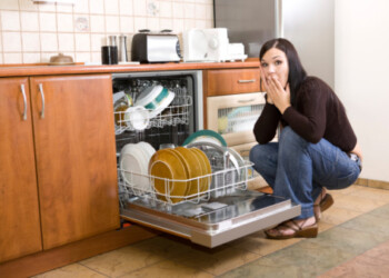 Quanto dura una lavastoviglie? E un frigorifero? Lo rivela un’indagine su affidabilità e soddisfazione di Altroconsumo
