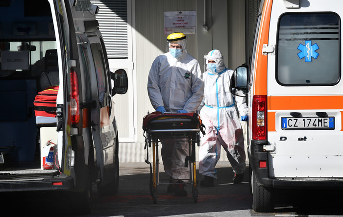 Lombardia,ricoveri ma no sotto pressione