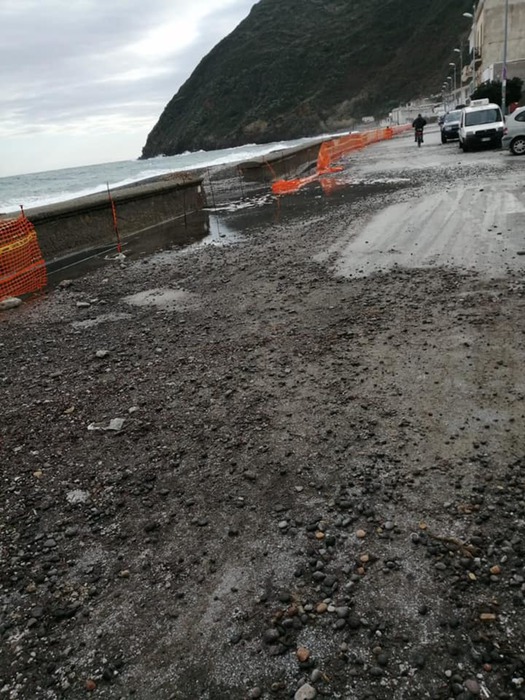 Maltempo: Eolie ancora isolate, arriva anche la neve