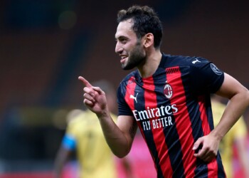 Milan-Calhanoglu, avanti per il rinnovo