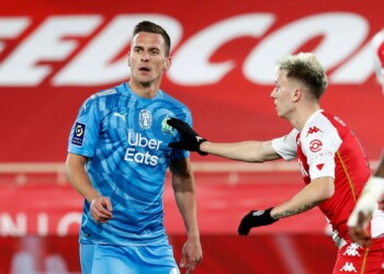 Milik, prima rete con il Marsiglia. Tris del Psg, Paquetà decisivo con il Lione