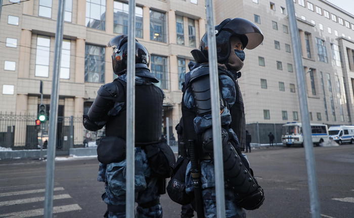 Navalny: scattano i primi fermi nei pressi del tribunale