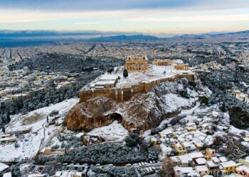 Nevica ad Atene in Grecia. Prevista neve nell’isola di Creta e nell’Egeo