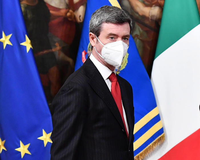 Orlando vede i sindacati, priorità ammortizzatori e lavoro donne e giovani