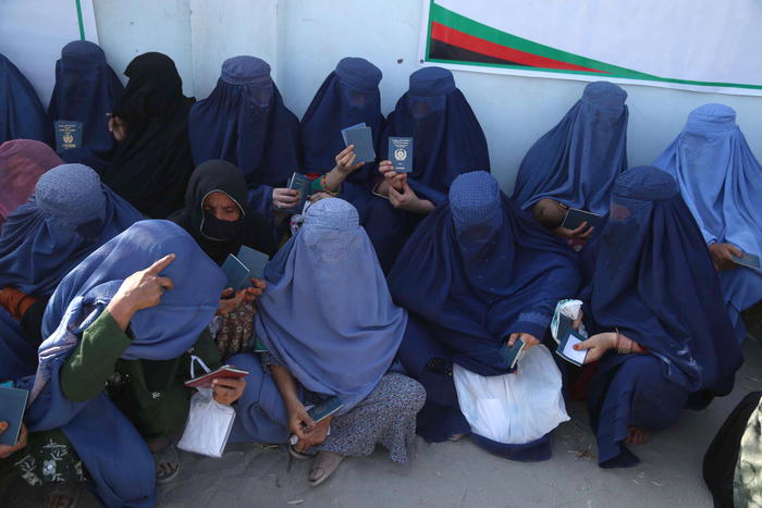 Pakistan: uccise quattro donne che lavoravano per Ong