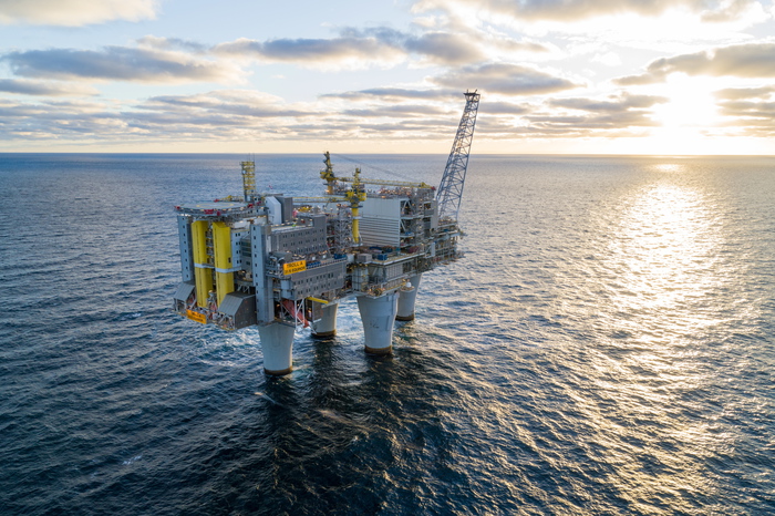 Petrolio: in lieve rialzo a 60,35 dollari al barile