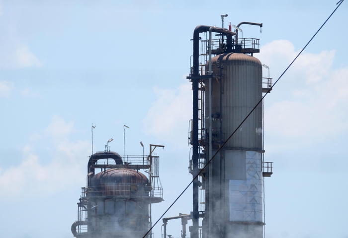 Petrolio: in rialzo a New York a 60,80 dollari