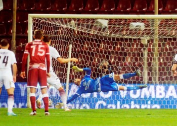 Reggina-Salernitana, Djuric sbaglia un rigore: è 0-0