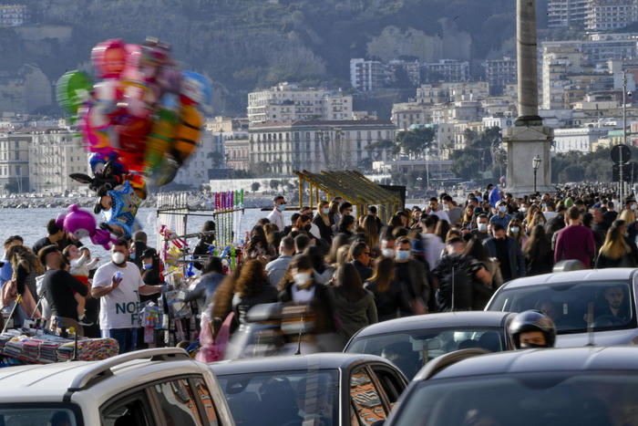 ++ Rissa tra ragazzini sul lungomare di Napoli, un ferito ++
