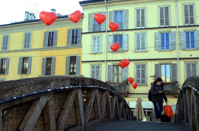 S.Valentino: a Milano cuori e palloncini,pranzo diventa long