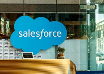 Salesforce afferma che per la prima volta il fatturato annuale ha superato i £14 miliardi