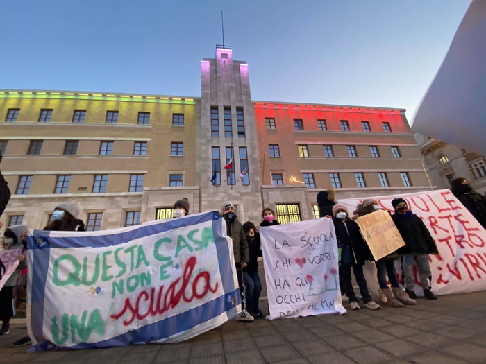 Scuola: genitori Puglia, ‘Regione chiarisca Piano sicurezza’