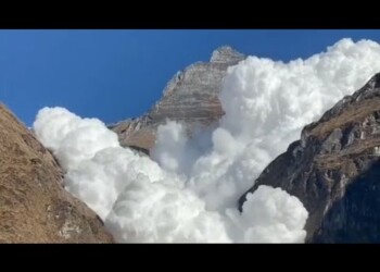 Spettacolare immane valanga nell’Everest: video